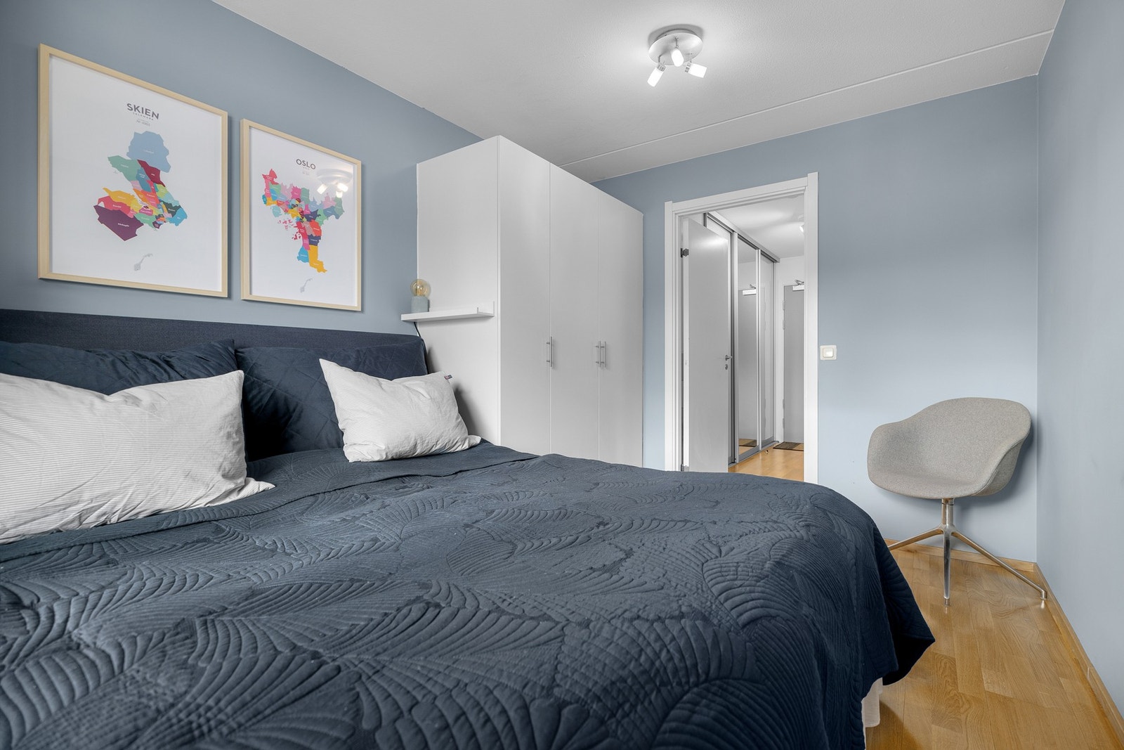 Garderobeskap følger salget. Galleribilde