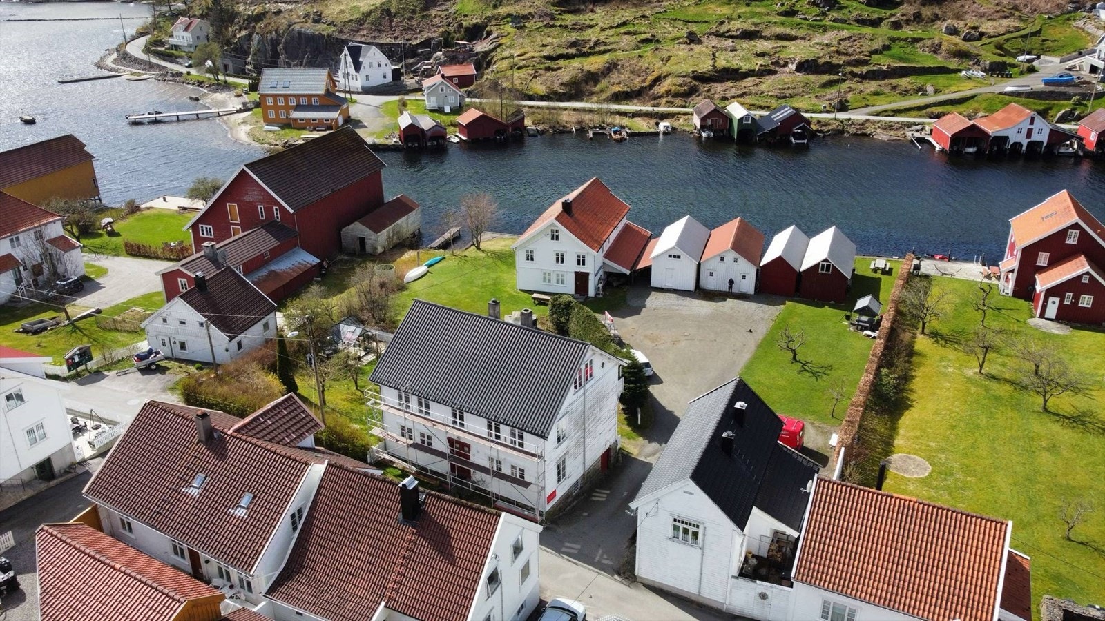 Boligen blir malt utvendig på to sider i april/ mai. Galleribilde