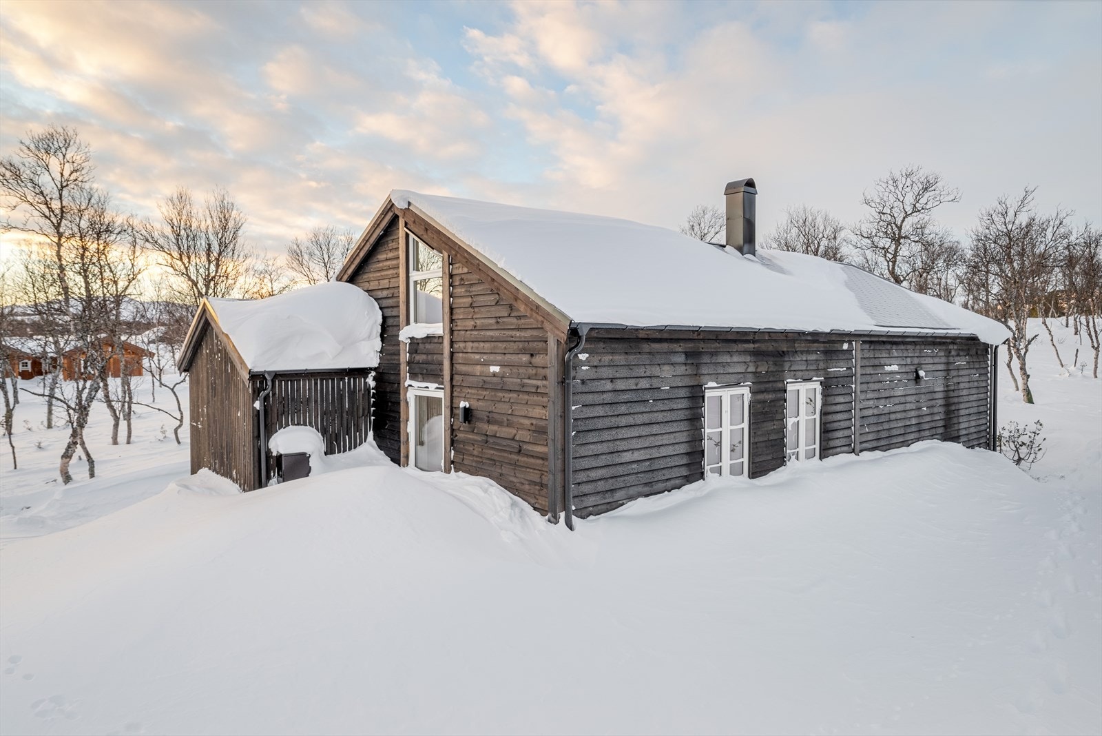 Det er etablert praktisk utvendig sportsbod på 4,5 kvm. Galleribilde