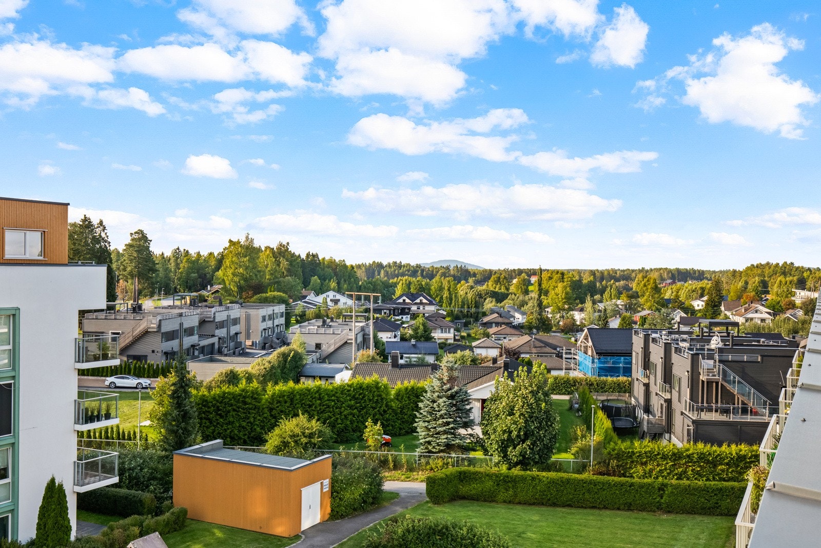 Idyllisk utsikt fra balkong. Galleribilde