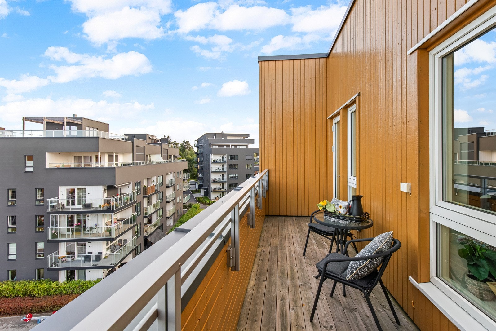 Fra soverom tre er det utgang til boligens andre balkong på 8 kvm. Galleribilde