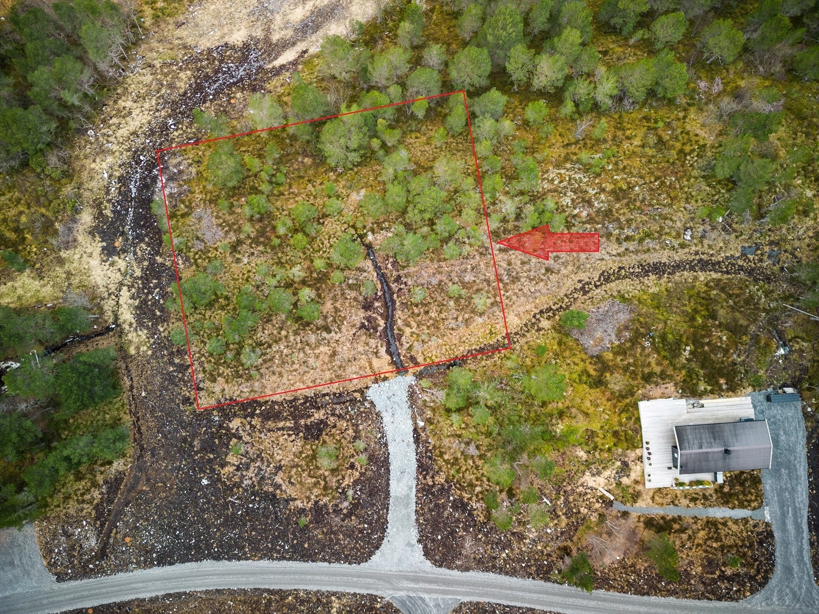 Tomten er på ca. 1 021 kvm og har en maksimal utnyttelsesgrad på 60% BYA. Her er tomten ca. inntegnet (små feil kan forekomme). Galleribilde