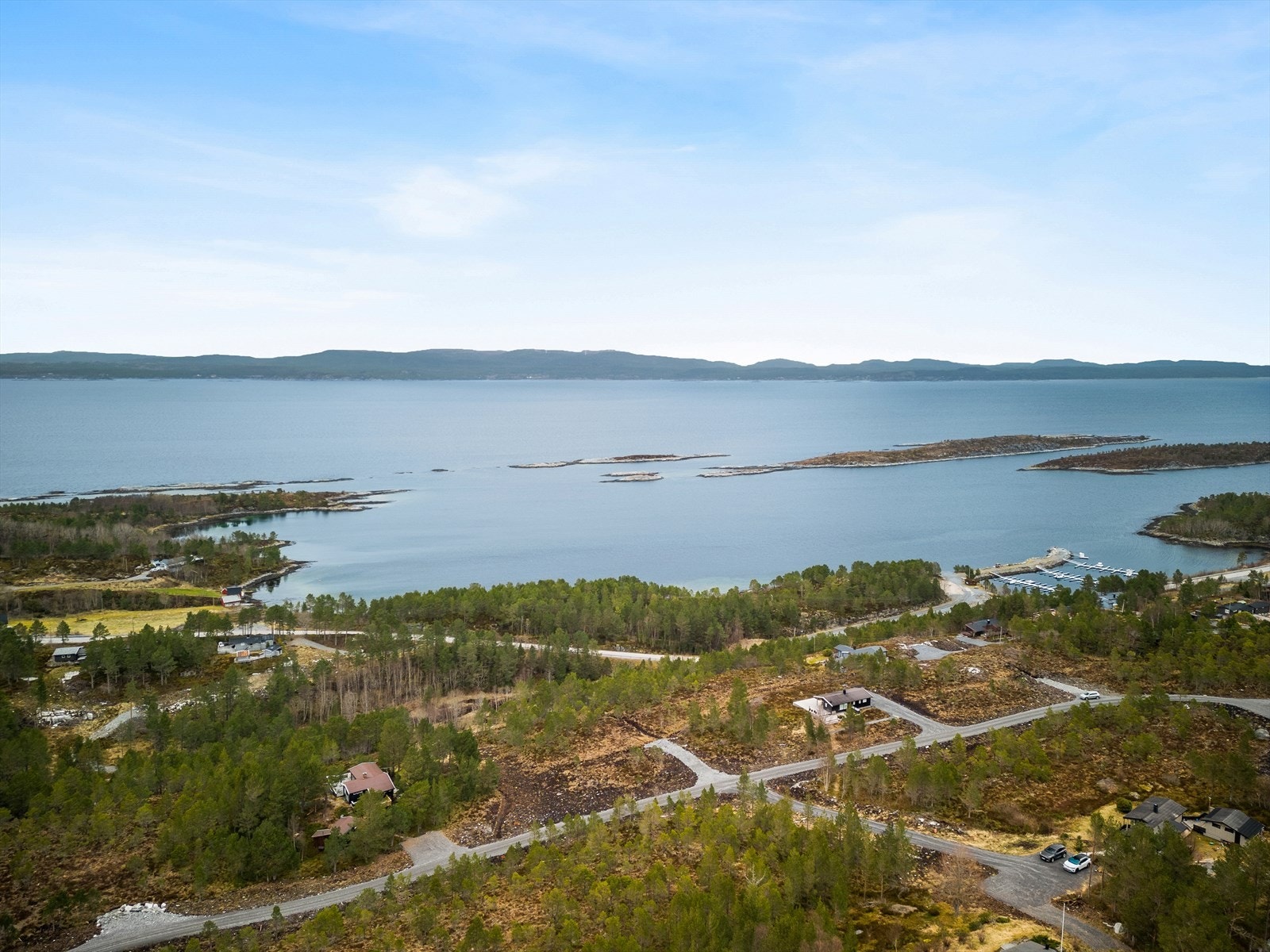 Det er fine badeplasser i sjølinja, i tillegg til muligheter for strandhugg på alle holmer og skjær i skjærgården. Galleribilde