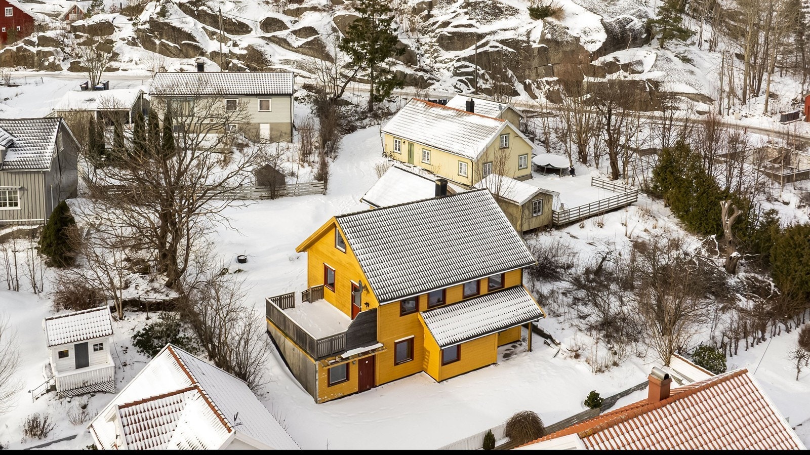 Boligen ligger med kort avstand til sentrum, sant fine turområder Galleribilde