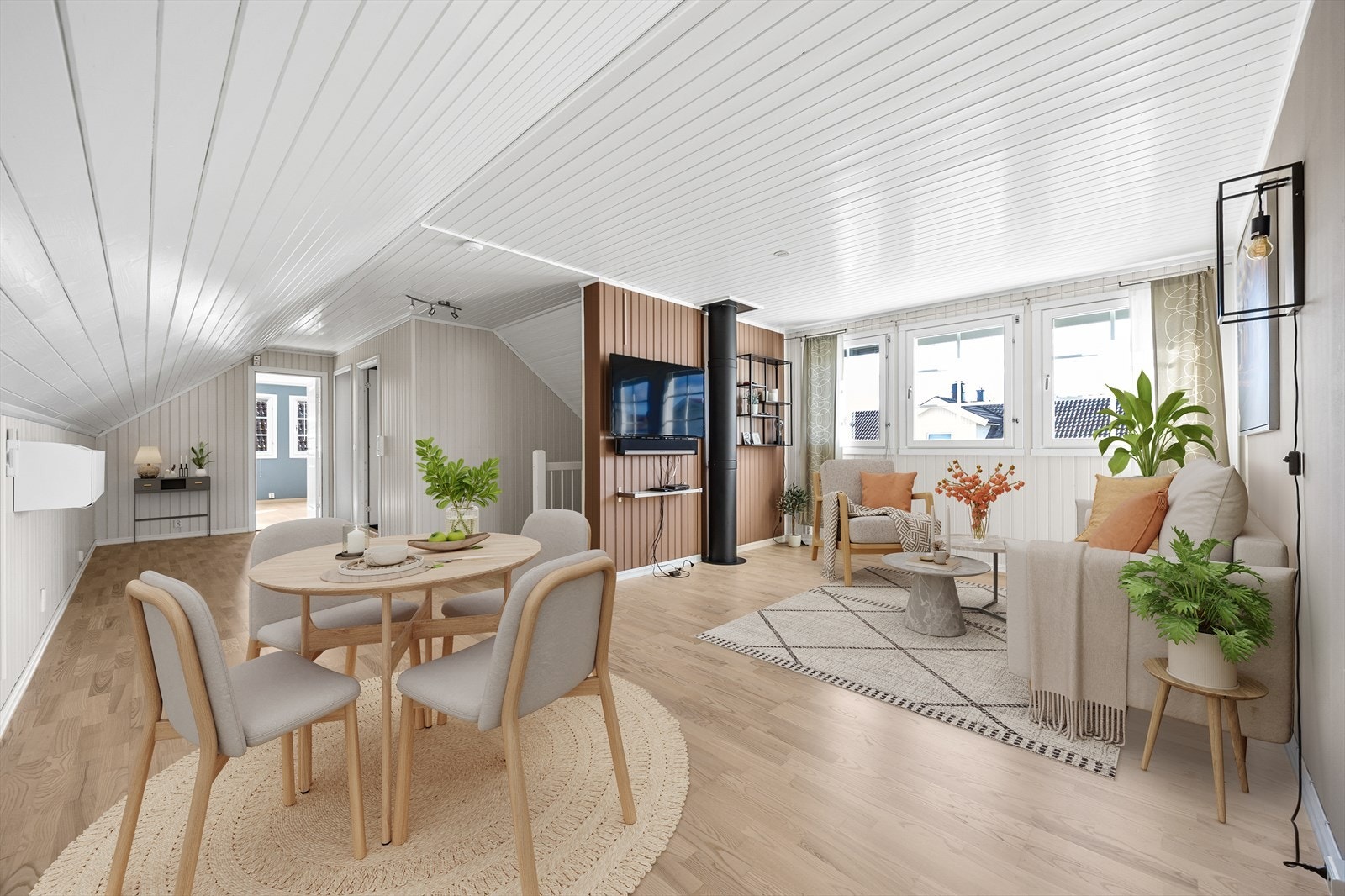 Her er det god plass til både en sittegruppe og en spiseplass. Galleribilde