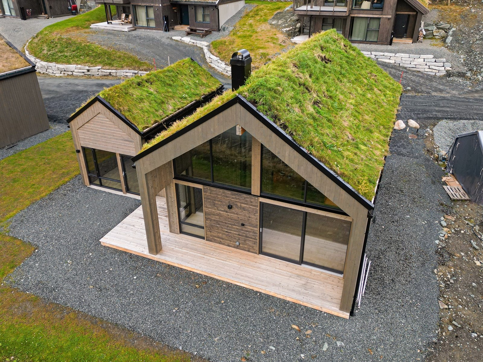 På markterrassen har man flere møbleringsmuligheter, og her får man solen fra morgen til kveld. Galleribilde