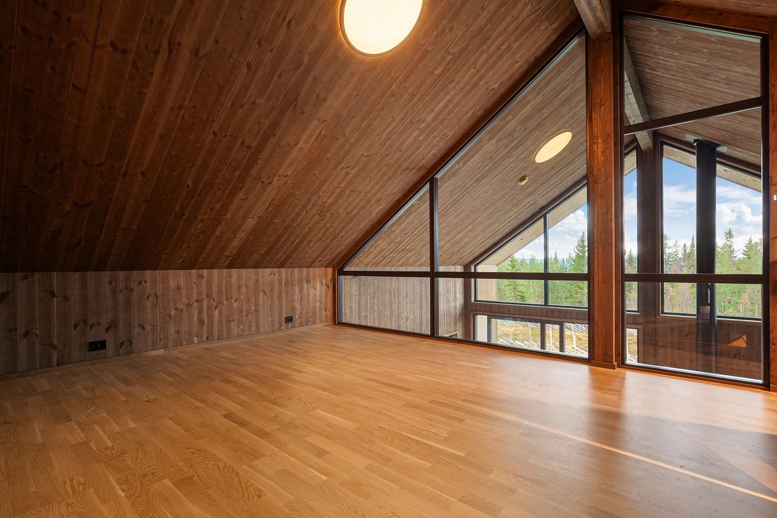 2.etg er ypperlig som TV-stue/oppholdsrom for de mindre, eller ekstra soveplasser. Galleribilde