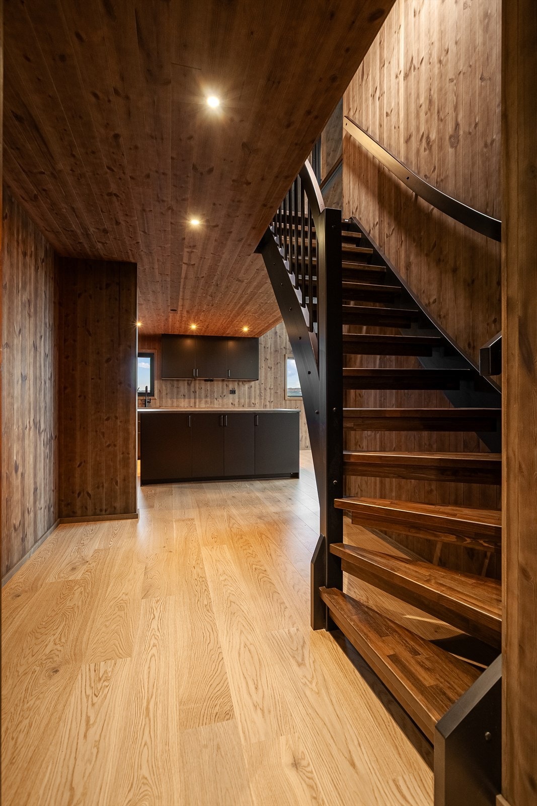 Kvalitetstrapp fra Trapperingen i farge dempet sort. Galleribilde