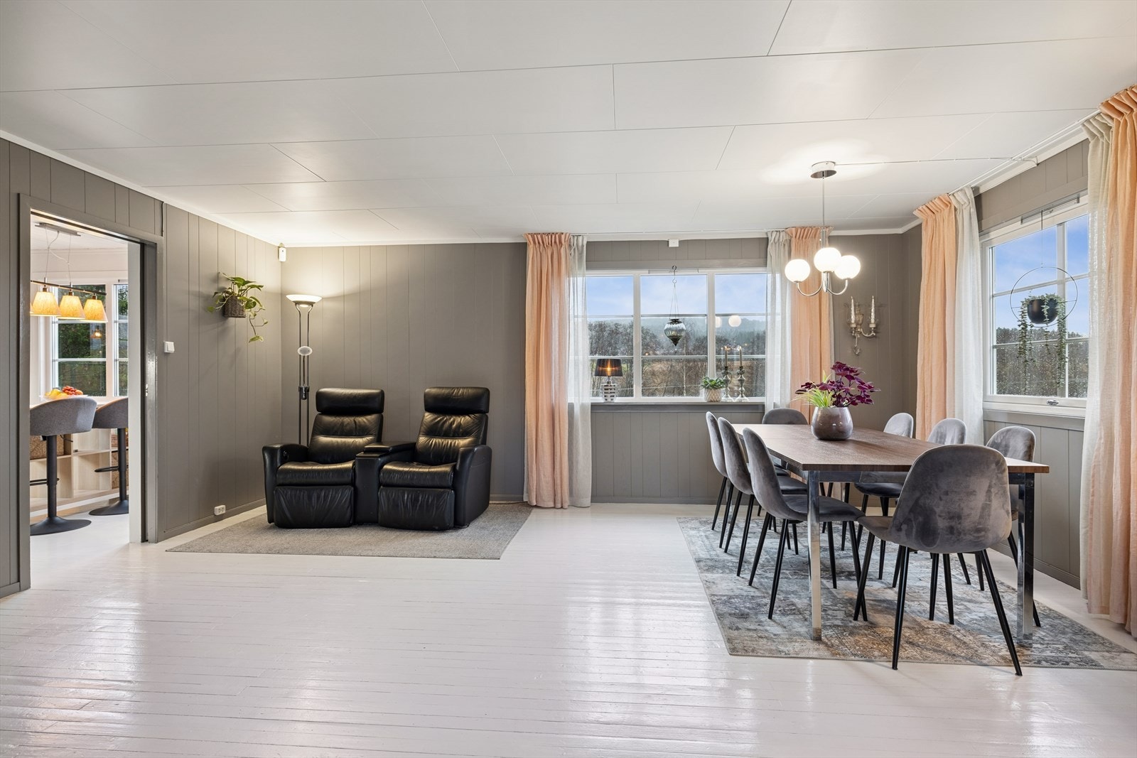 Spisegruppen tar plass i egen sone og inviterer til sosiale og hyggelige måltider med kjente og kjære. Galleribilde