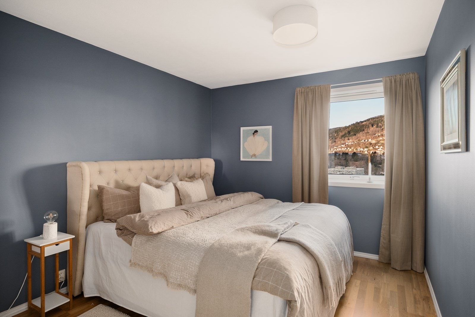 Leiligheten byr på to romslige og funksjonelle soverom. Galleribilde