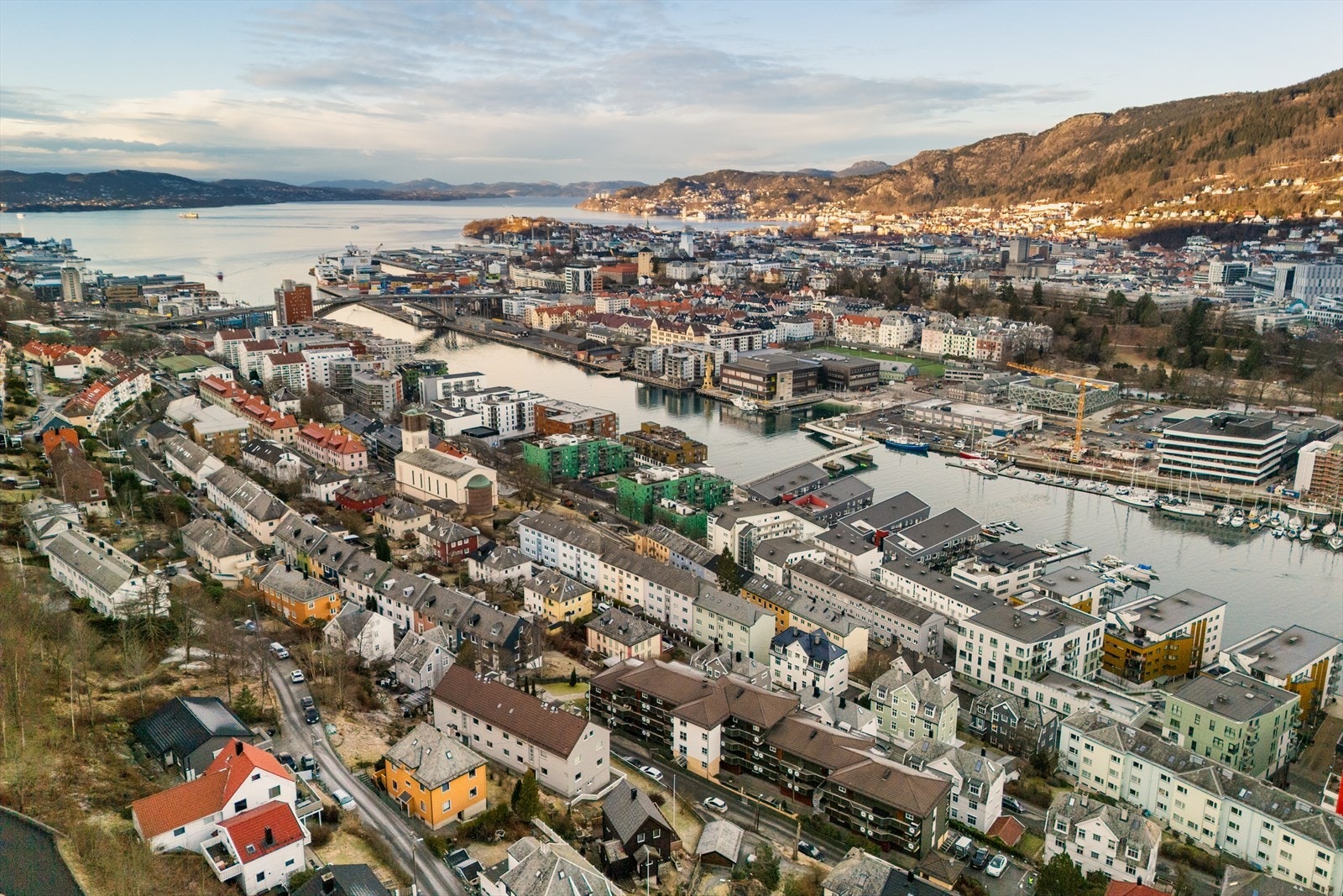 Fra leiligheten er det gangavstand til flere barnehager, barneskoler og ungdomsskoler - Her finner du noe for alle alderstrinn! Galleribilde