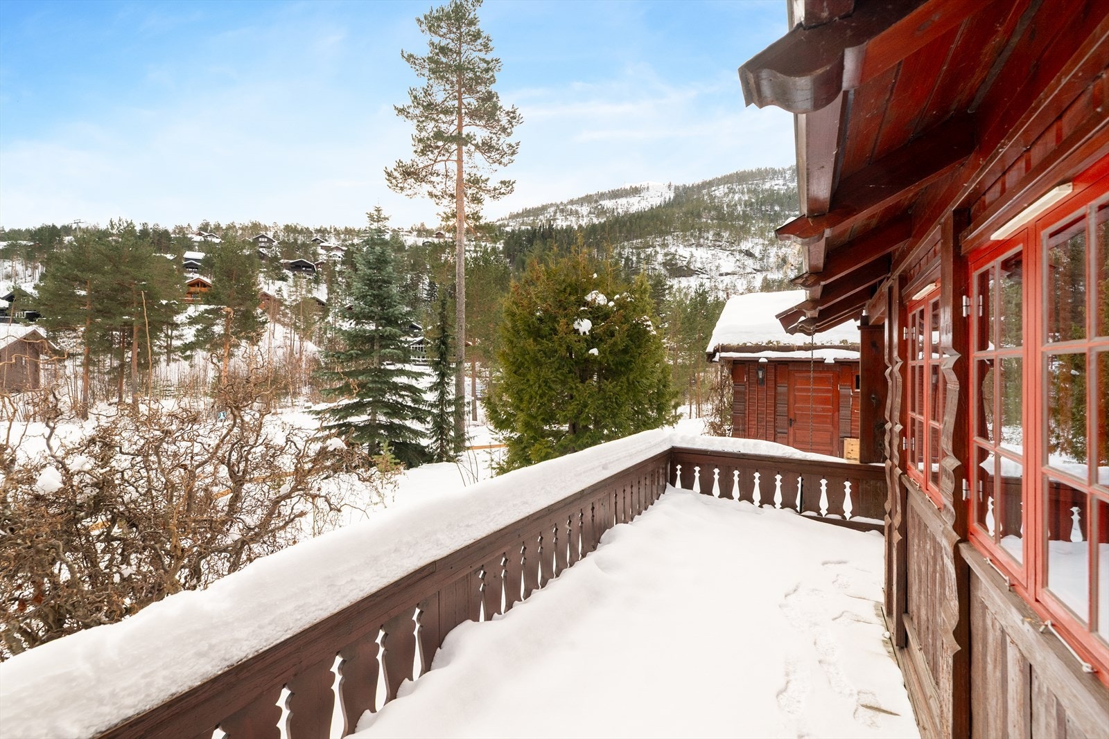 Verandaen har fine møbleringsmuligheter i ulike soner. Galleribilde