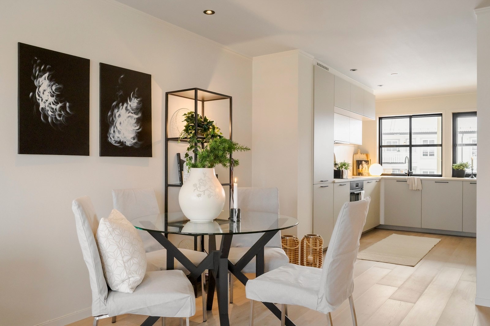 Her betaler man ingen dokumentavgift, og kommunale avgifter og eiendomsskatt er bl.a. er inkludert i felleskostnadene. Galleribilde