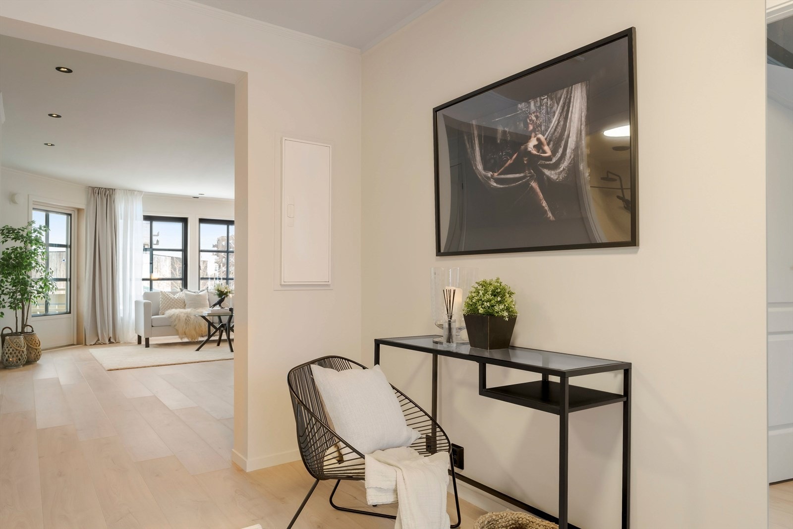 ntréen gir et ryddig og godt førsteinntrykk, med plass til både yttertøy og oppbevaring. Galleribilde