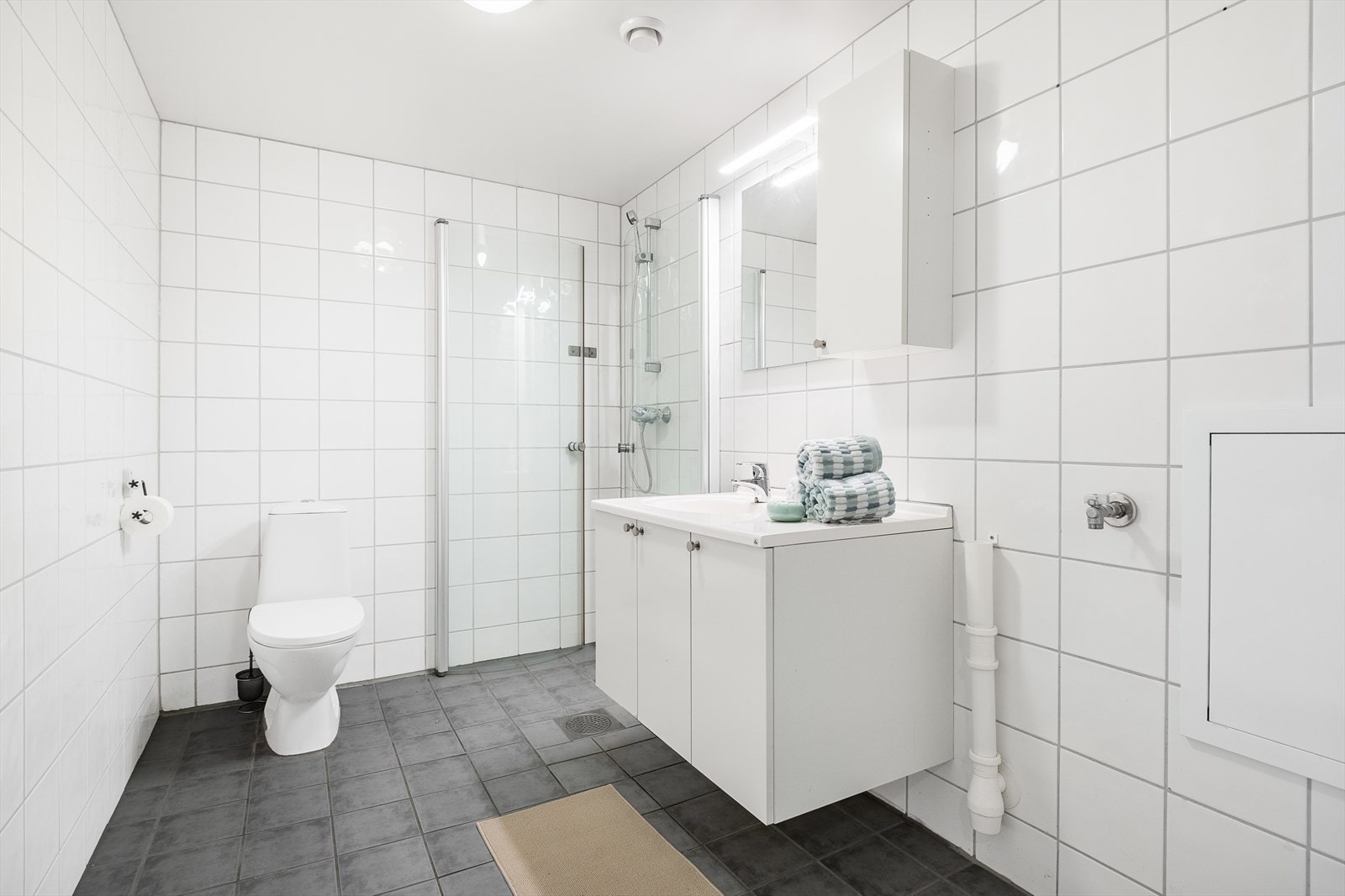 Flislagt bad med varme i gulv. Galleribilde