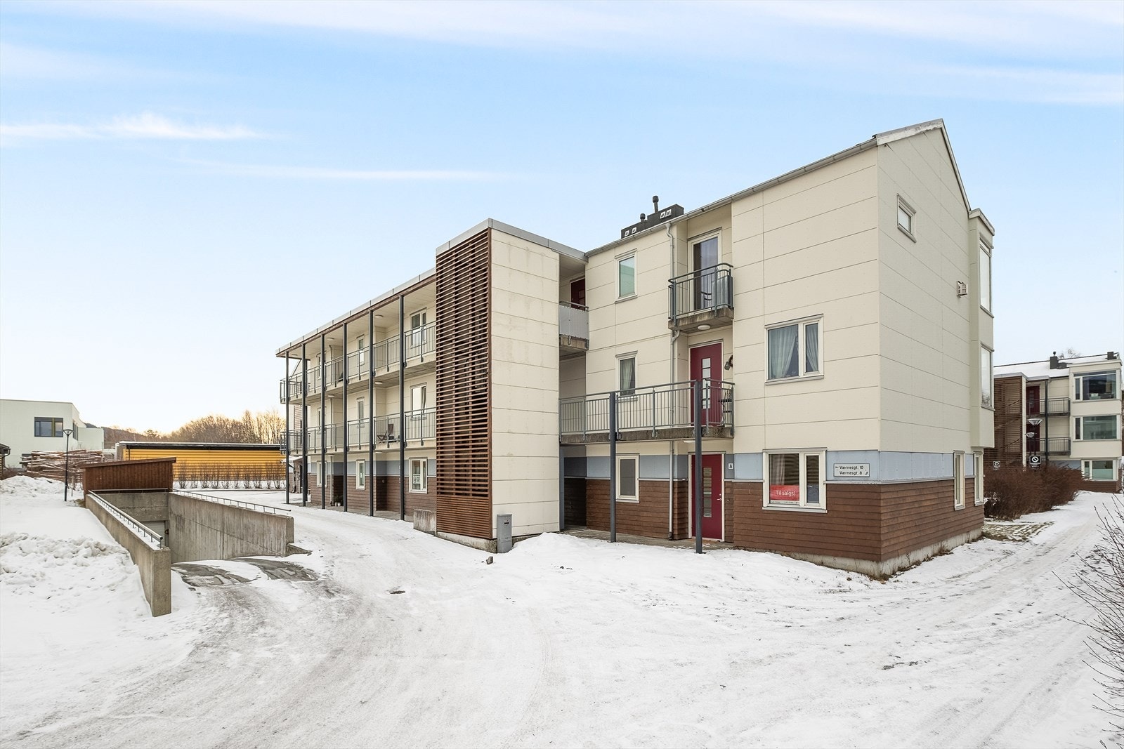 Leiligheten ligger på enden i 1. etasje Galleribilde