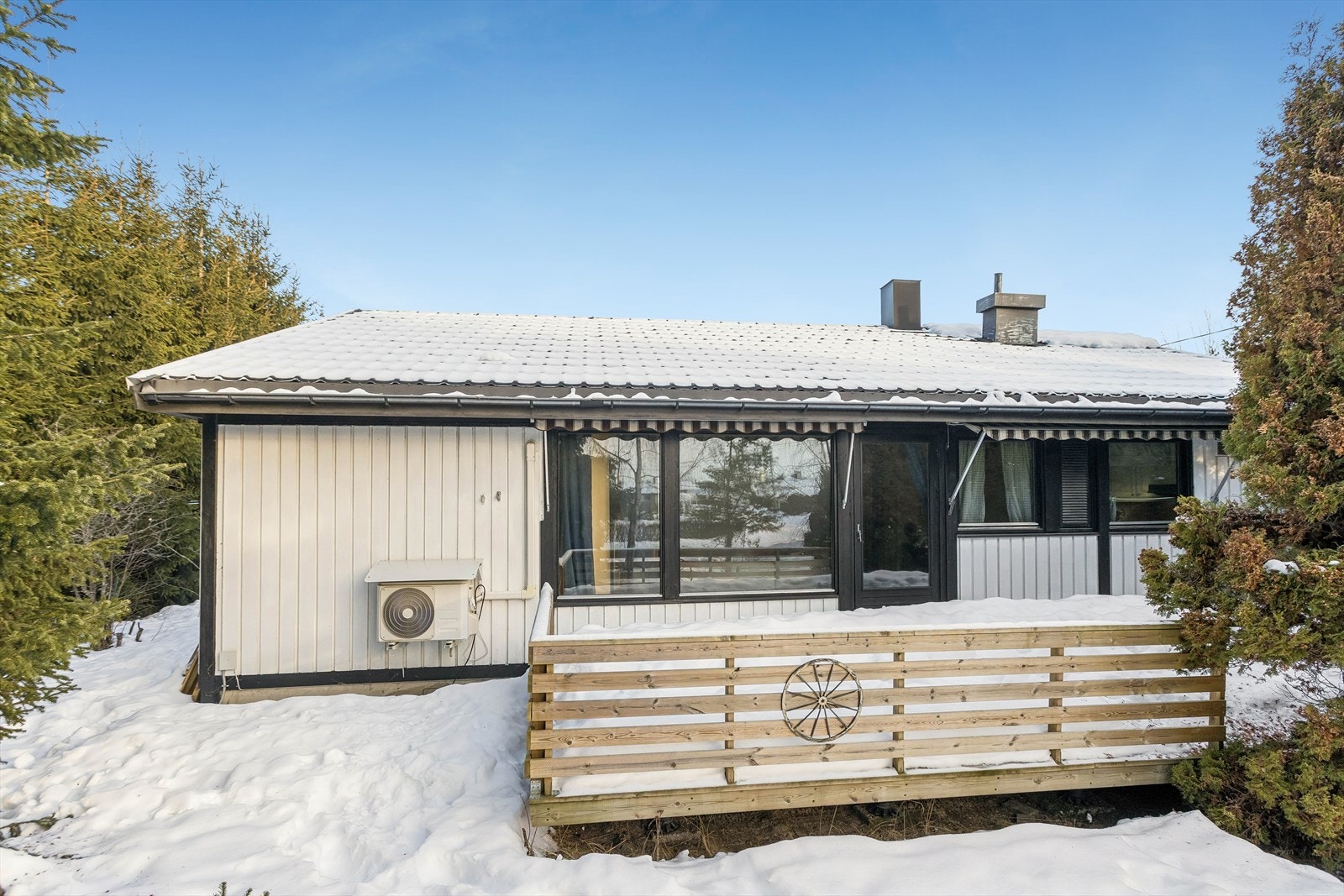 Den sørvendte terrassen på 23 m² er et flott tillegg til boligen, oppført i 2018. Galleribilde