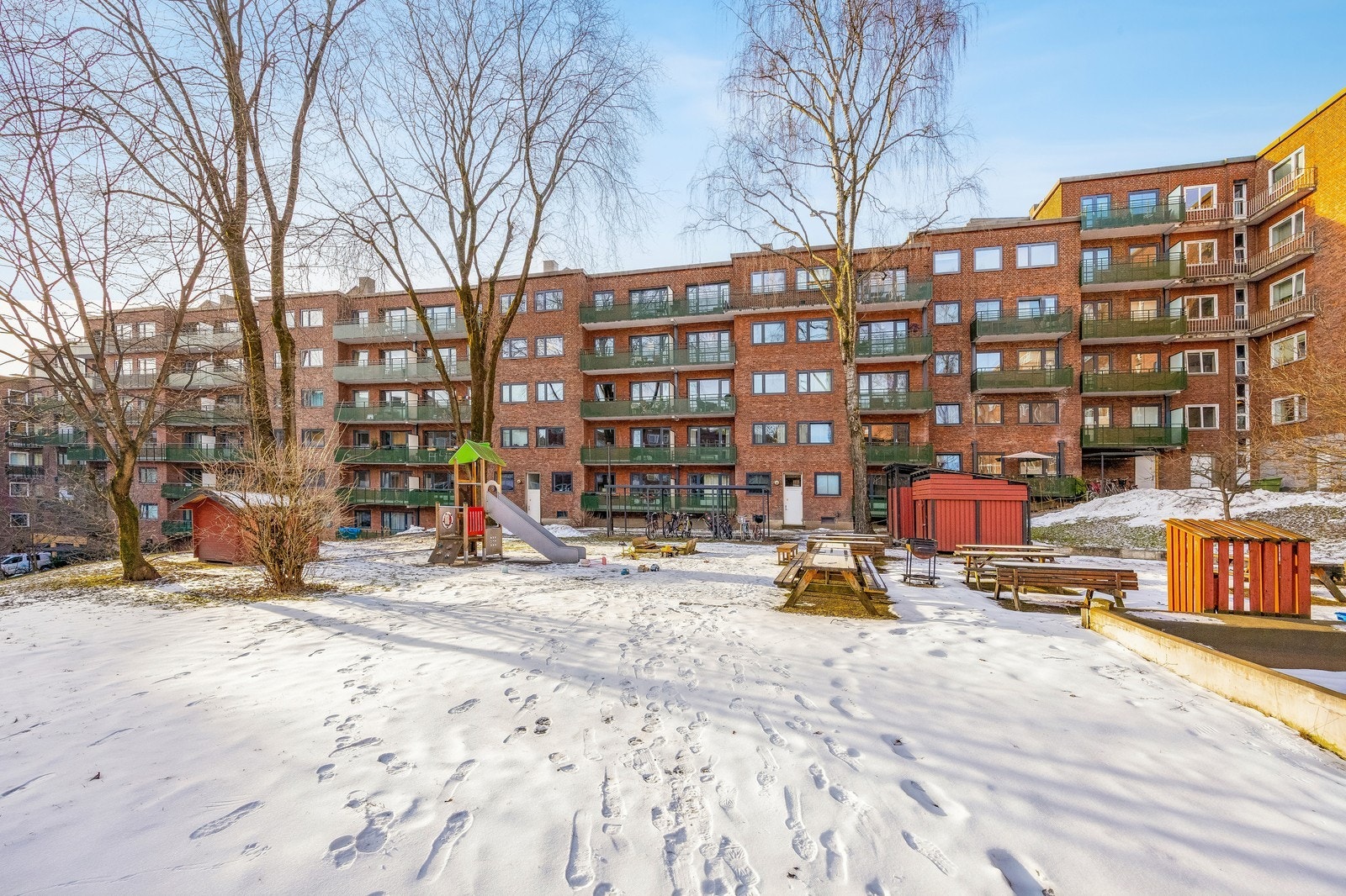 Koselig avlukket bakgård Galleribilde