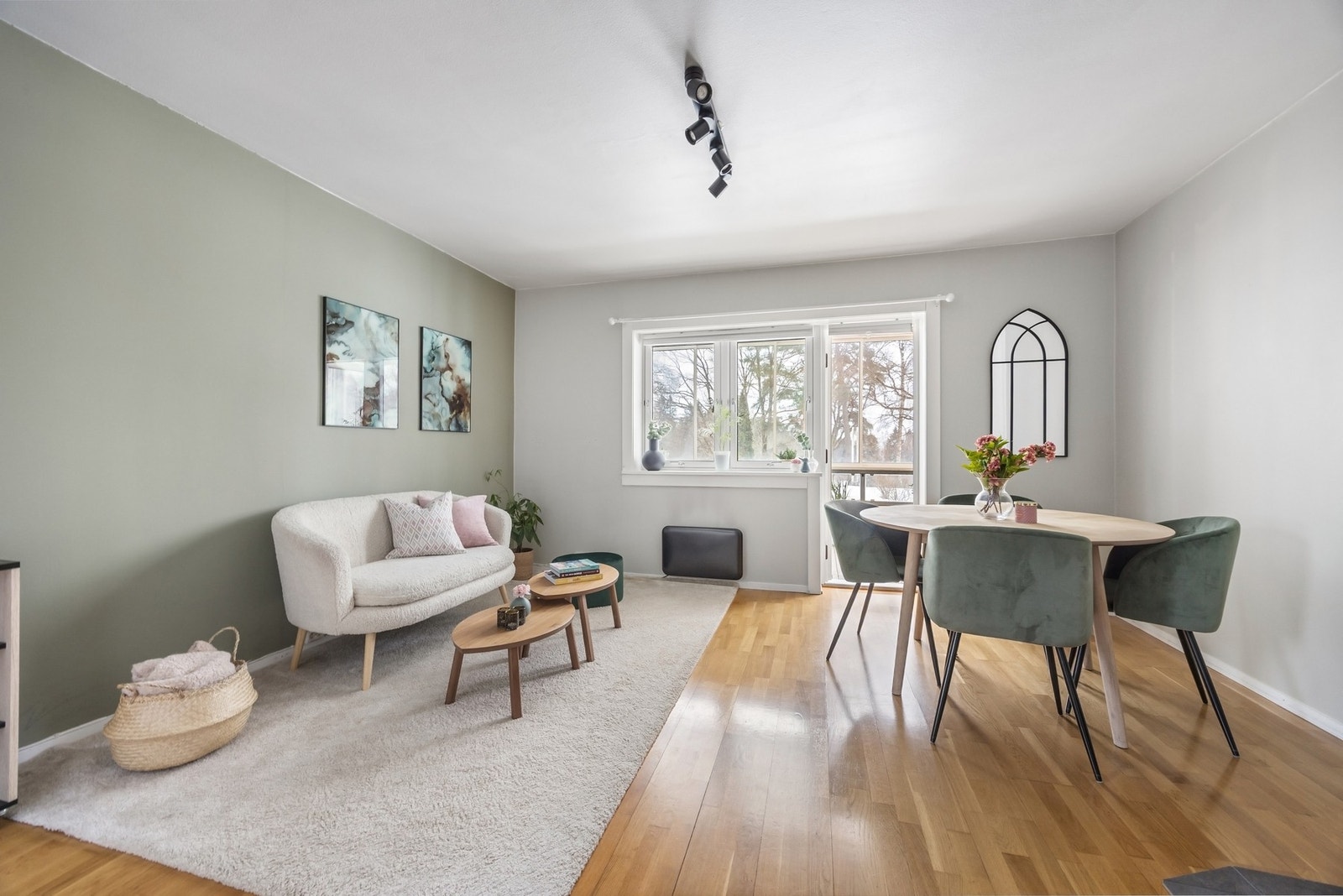 Leiligheten byr på innglasset balkong på 9 m². Galleribilde