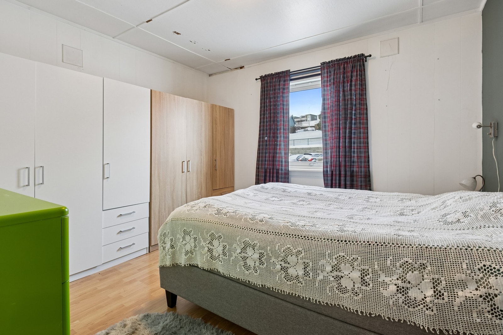 Soverom II er det største og har god garderobeplass. Galleribilde