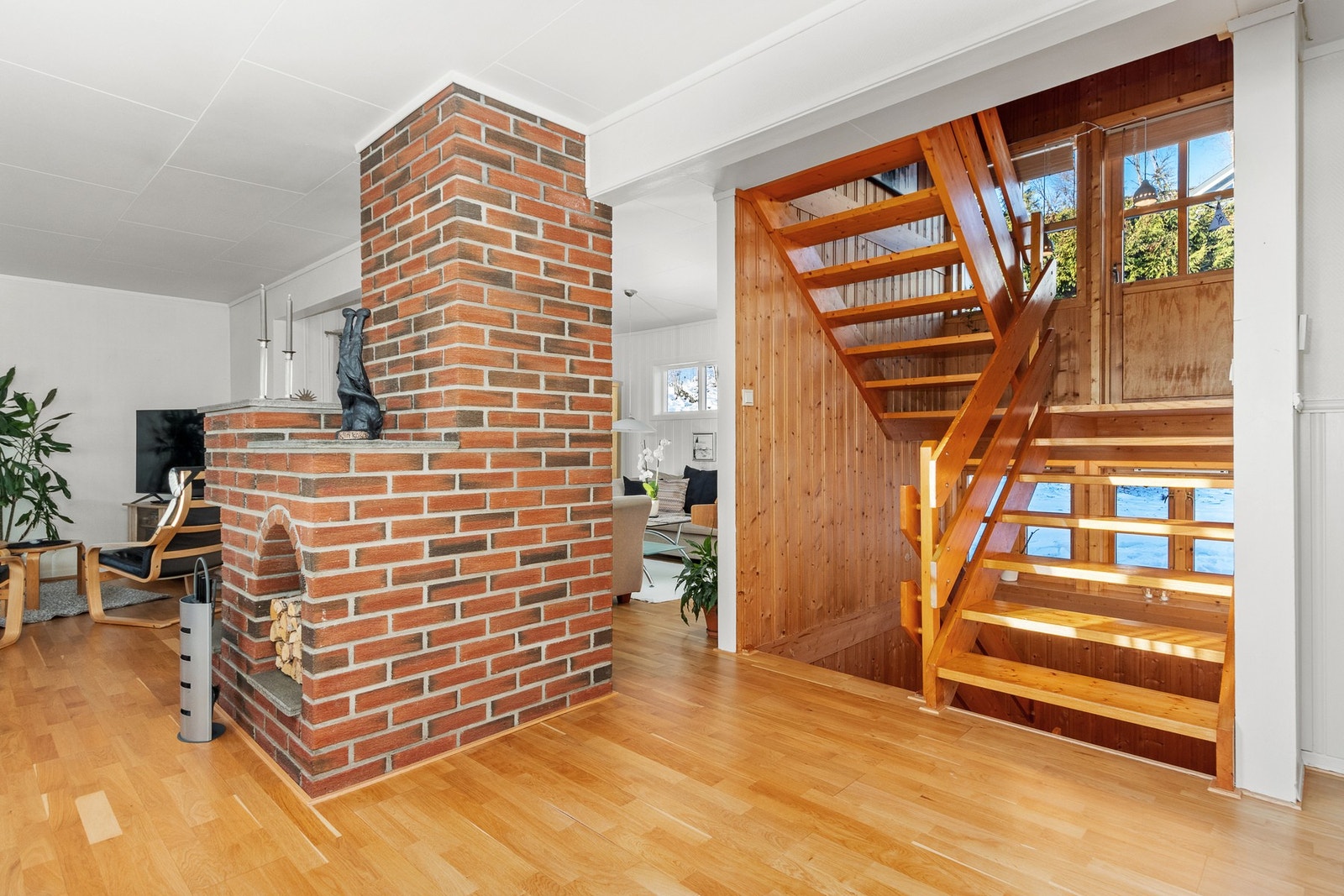 Her får du et hjem som kombinerer luftige oppholdsrom, flere soverom og rikelig med oppbevaringsmuligheter. Galleribilde