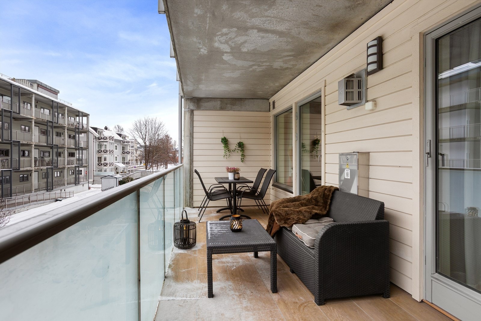 Fra stuen er det adkomst til flott balkong på 15 kvm Galleribilde