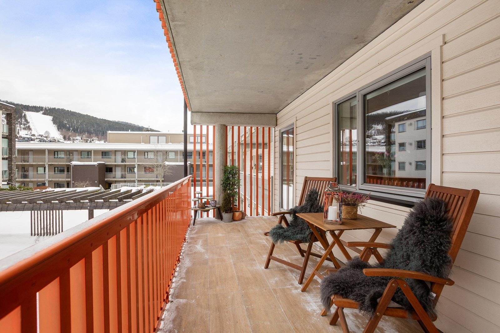 Balkongen er overbygd og på ca. 15 kvm Galleribilde