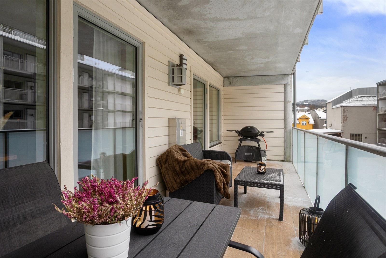 Dette er en lys og innholdsrik 3-roms selveierleilighet beliggende i Marienlyst Park, en sentral og pendlervennlig beliggenhet Galleribilde