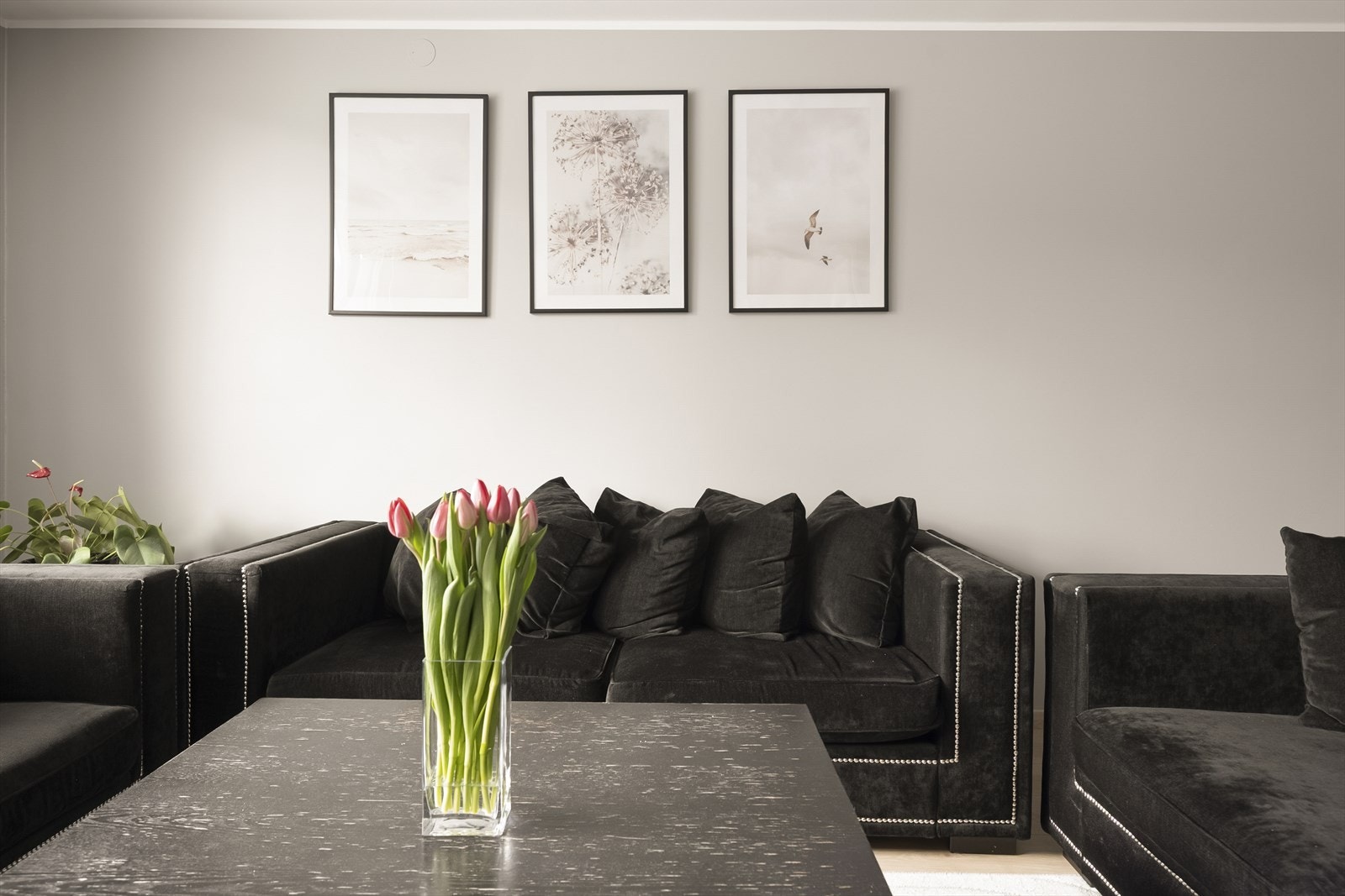 Stuen gir fleksibilitet for ulike møbleringsløsninger. Galleribilde