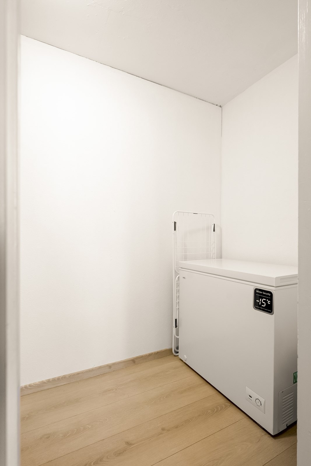 En praktisk innvendig bod på 3 m² gir ekstra lagringsmuligheter. Galleribilde