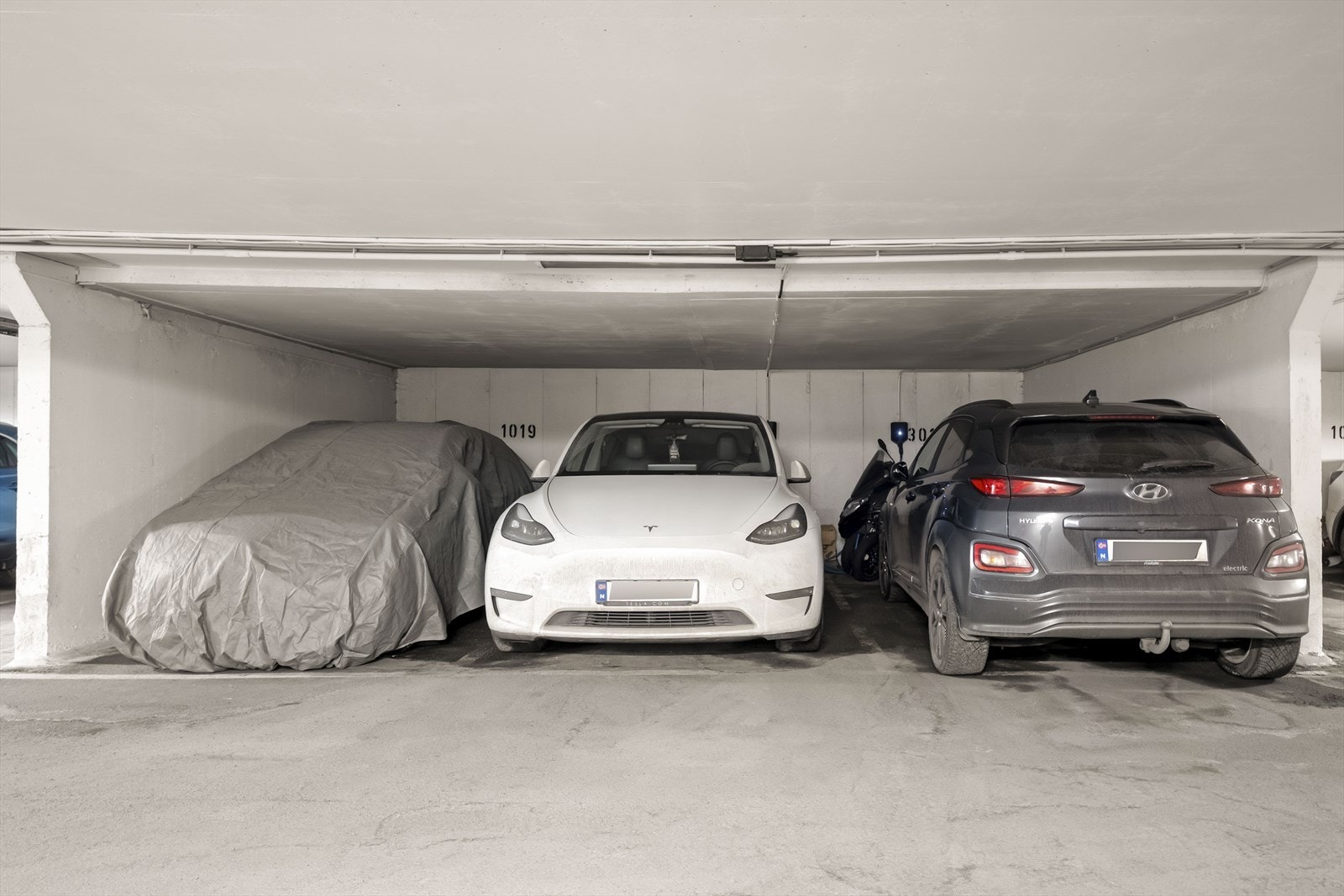 Det medfølger en egen parkeringsplass i felles garasjeanlegg. Galleribilde