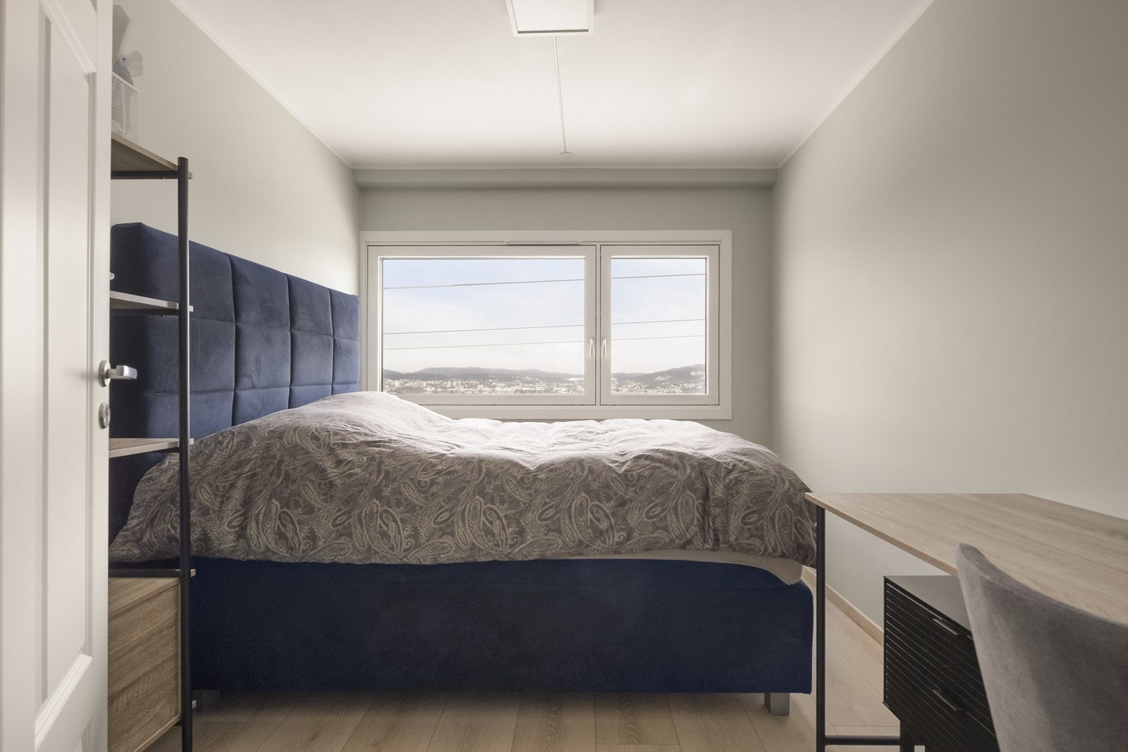 Det andre soverommet på 9 m² passer utmerket som barnerom eller kontor. Galleribilde