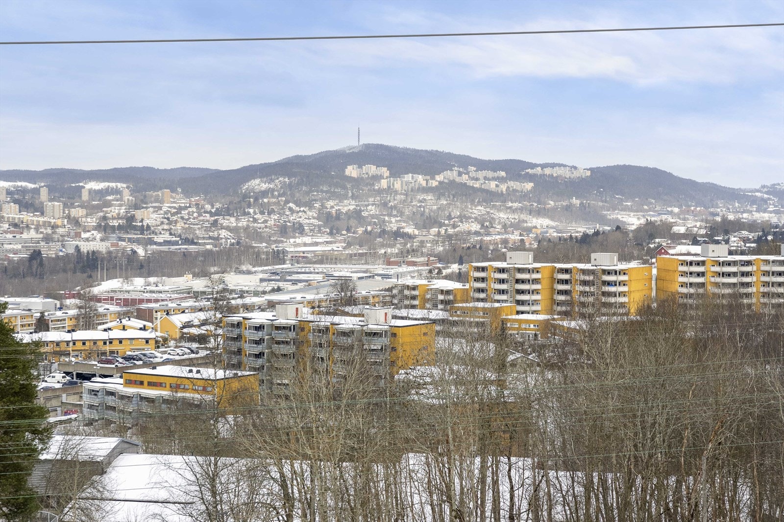 Det er gangavstand til Trosterud T-banestasjon som tar deg til sentrum på ca. 20 minutter. Galleribilde