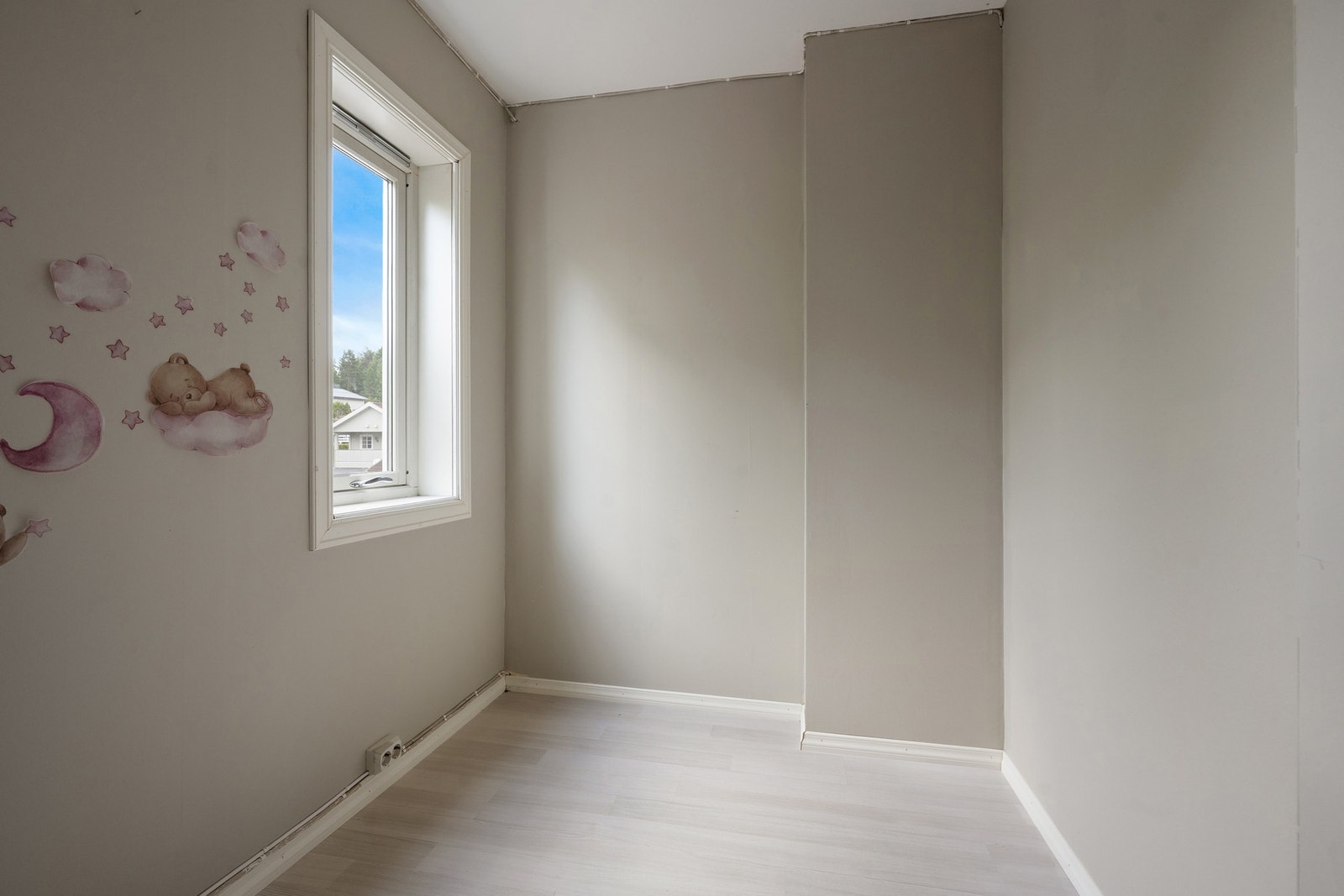 Disponibelt rom har vært brukt som kontor, bod m.m. Galleribilde