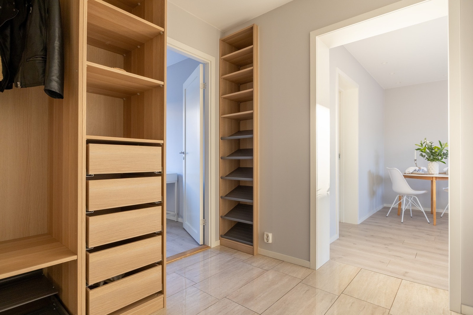 Gang med god oppbevaringsplass. Galleribilde