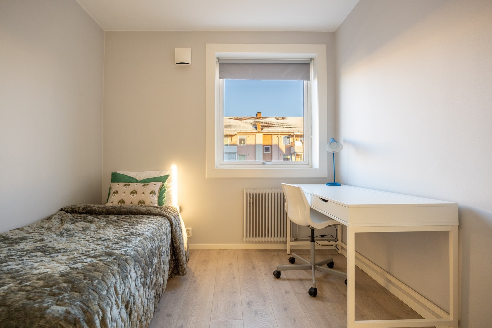 Det andre soverommet egner seg utmerket som barnerom, gjesterom eller kontor. Galleribilde