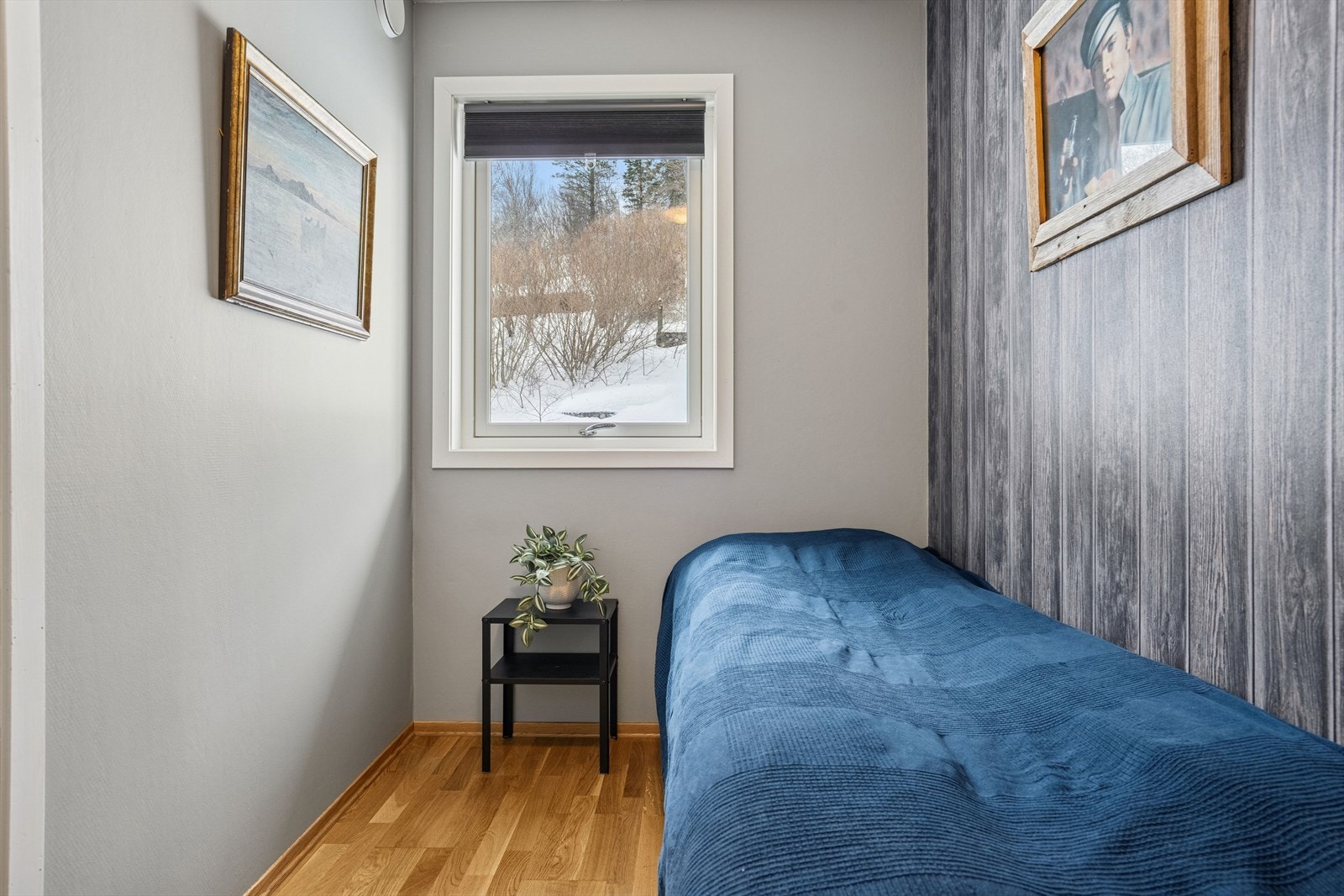 Soverom II - Det andre soverommet passer perfekt som barnerom, gjesterom eller hjemmekontor Galleribilde