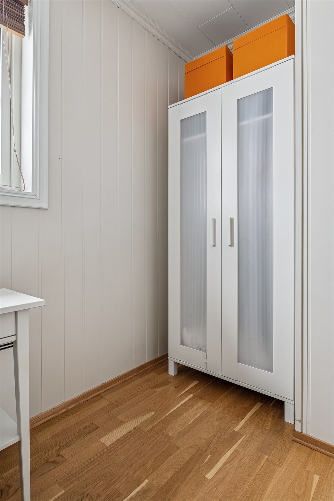 Soverommene har plass til garderobeskap for oppbevaring. Galleribilde