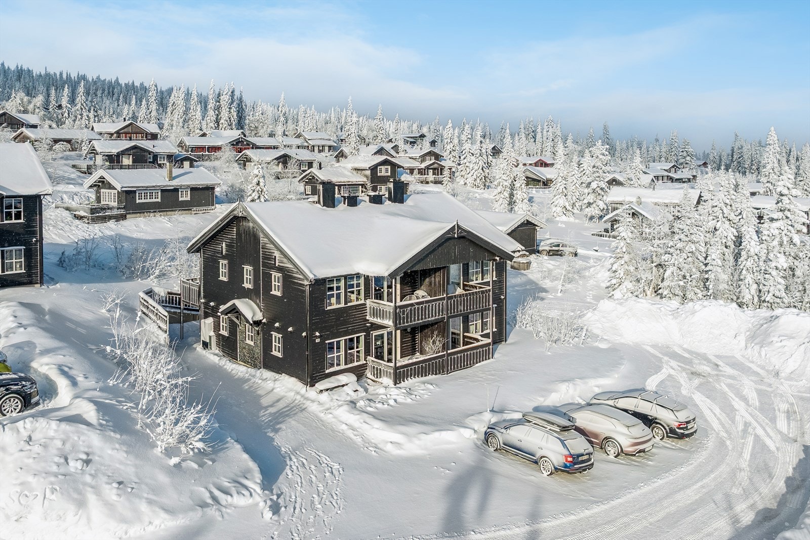 Eiendommen ligger i det etablerte og populære hytteområdet i Fageråsen. Galleribilde