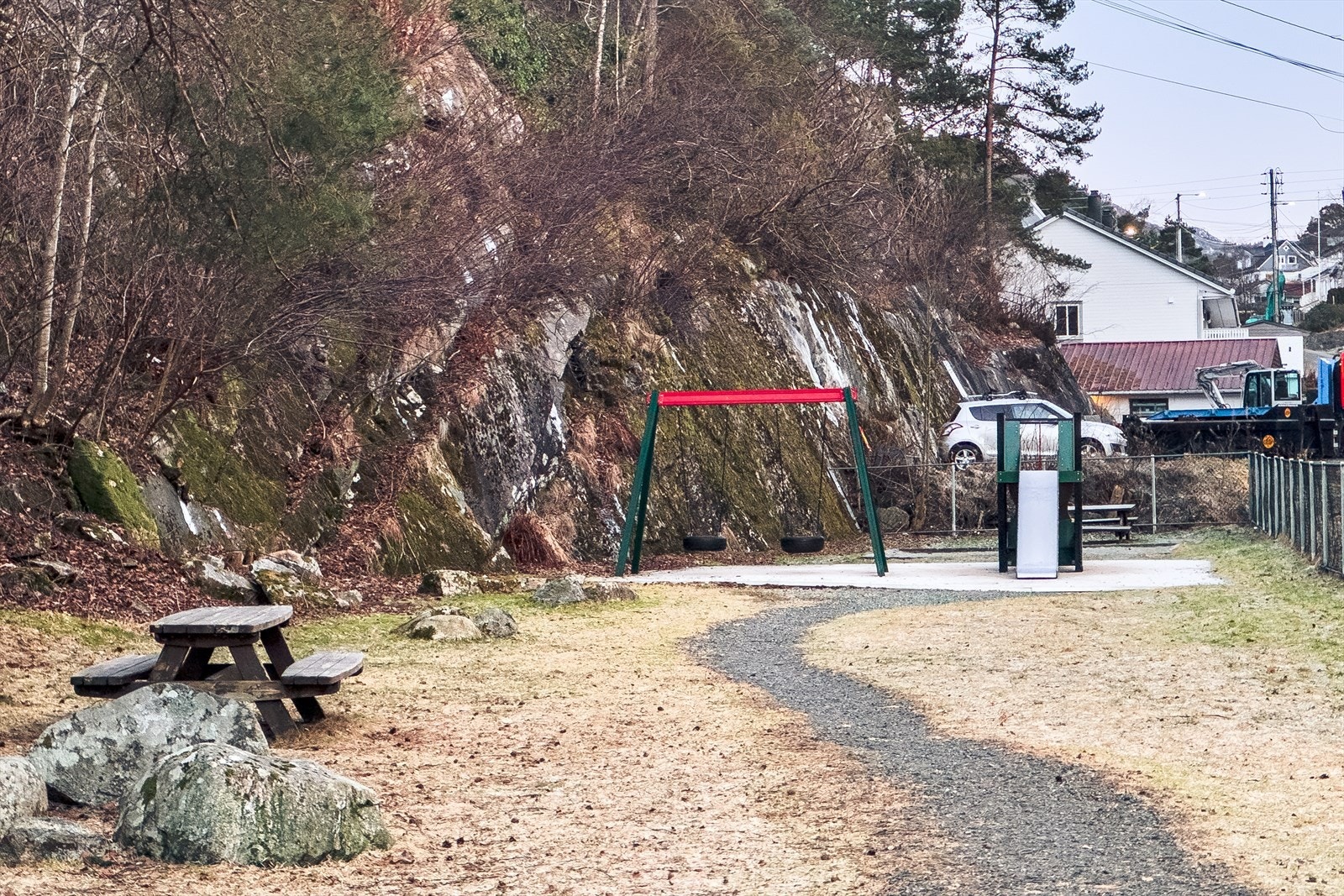 Rolig og barnevennlig område med lekeplass like ved. Galleribilde