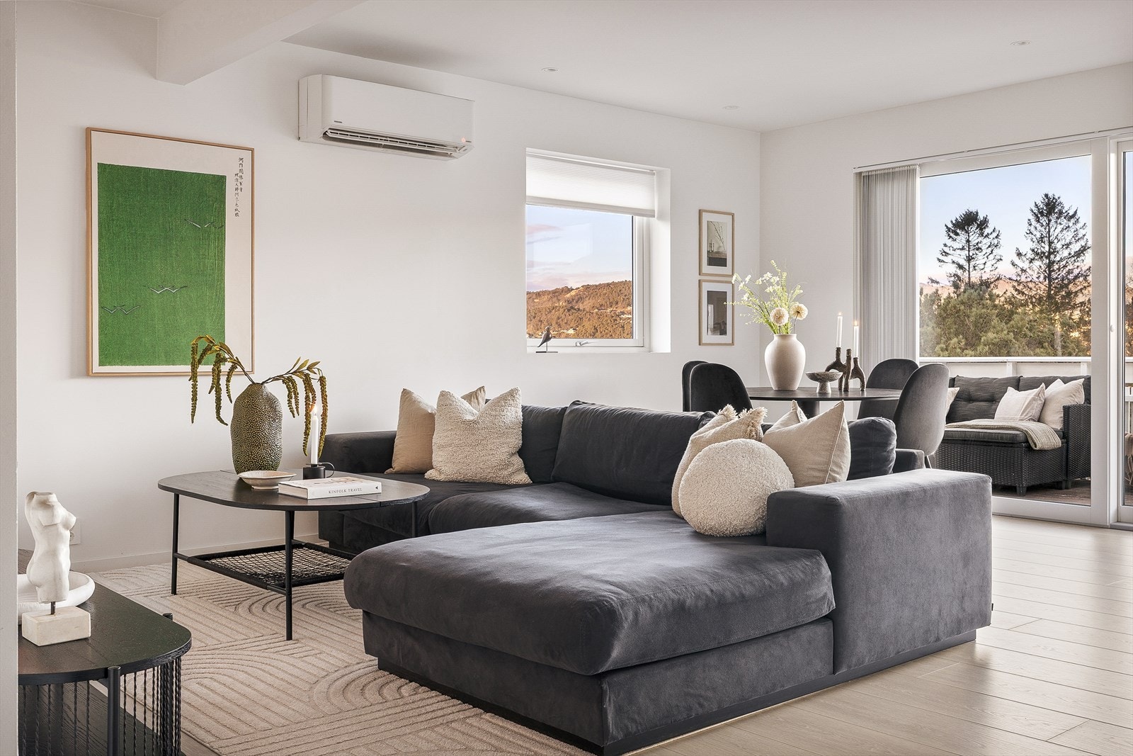 Lys og tiltalende leilighet med gjennomgående gode kvaliteter. Galleribilde