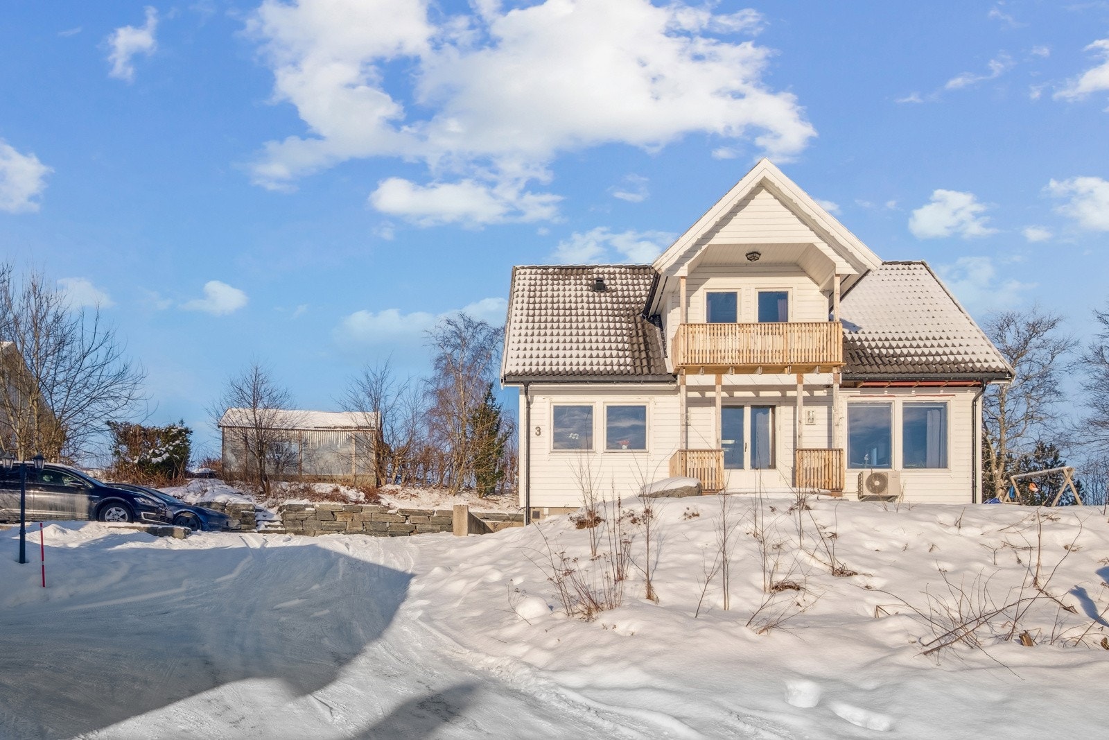 Innholdsrik familiebolig i et rolig og etablert boligfelt Galleribilde