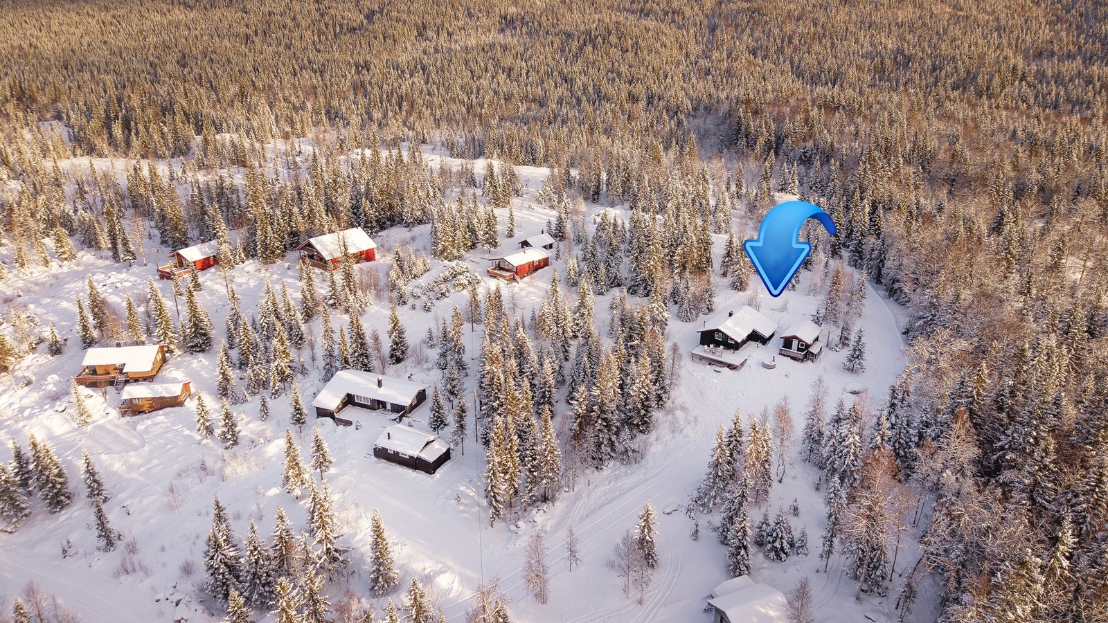 Dette er en flott mulighet for deg som ønsker en hytte med potensial, store utearealer og kort vei til alt Lierne har å by på. Galleribilde