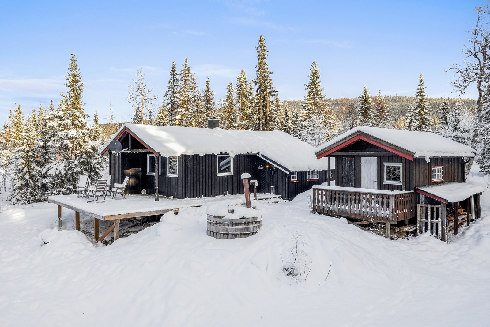 Eiendommen har en stor selveiet tom på 2,4 mål Galleribilde