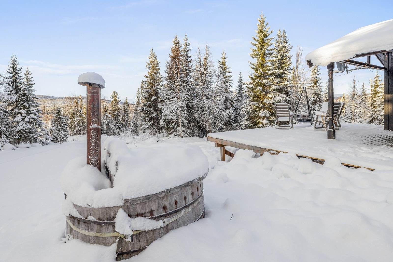 Eiendommen har en tilbaketrukken beliggenhet i naturskjønne omgivelser Galleribilde