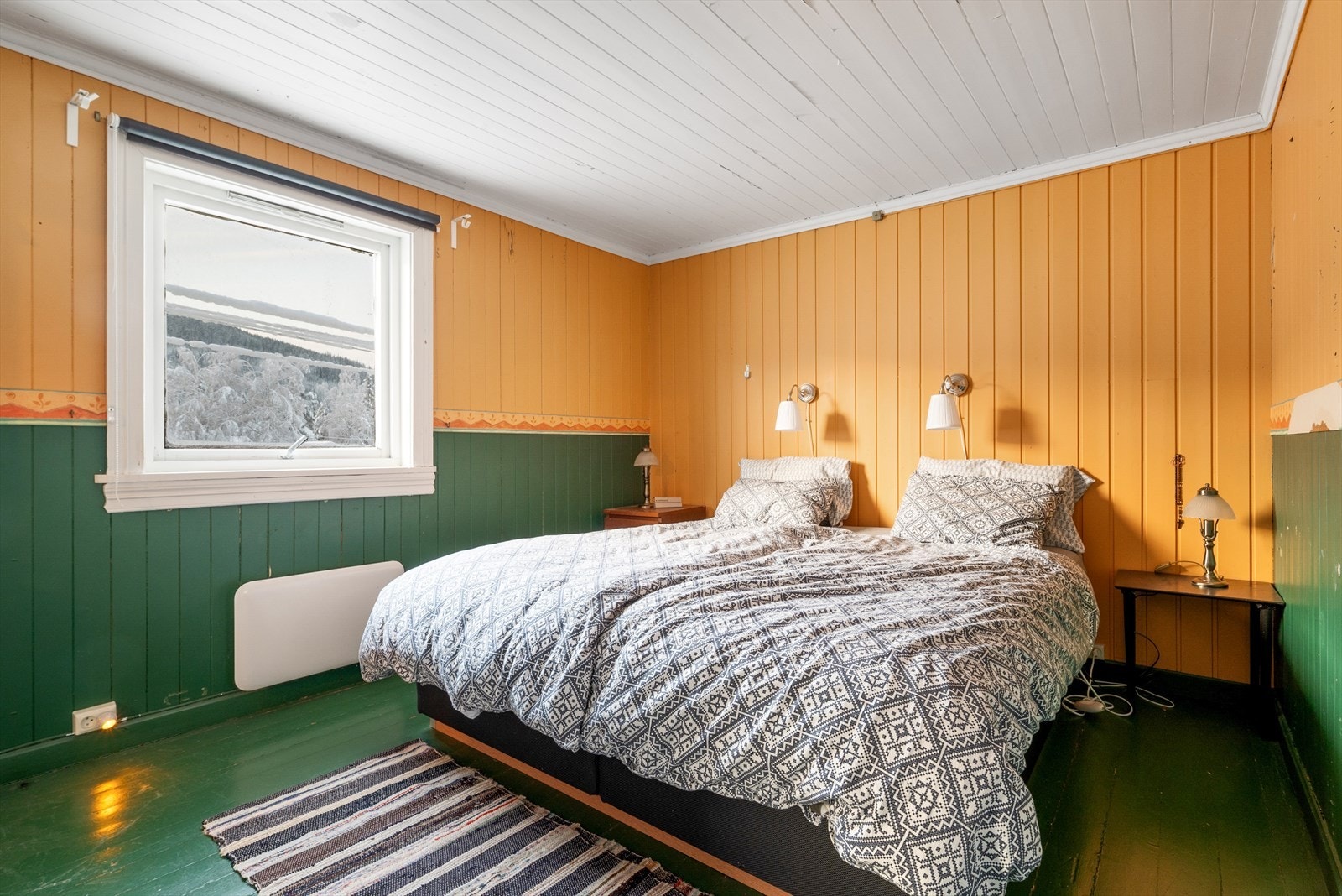 Eneboligen har hele fem soverom, ett i første etasje og fire sammen i andre etasje. Galleribilde