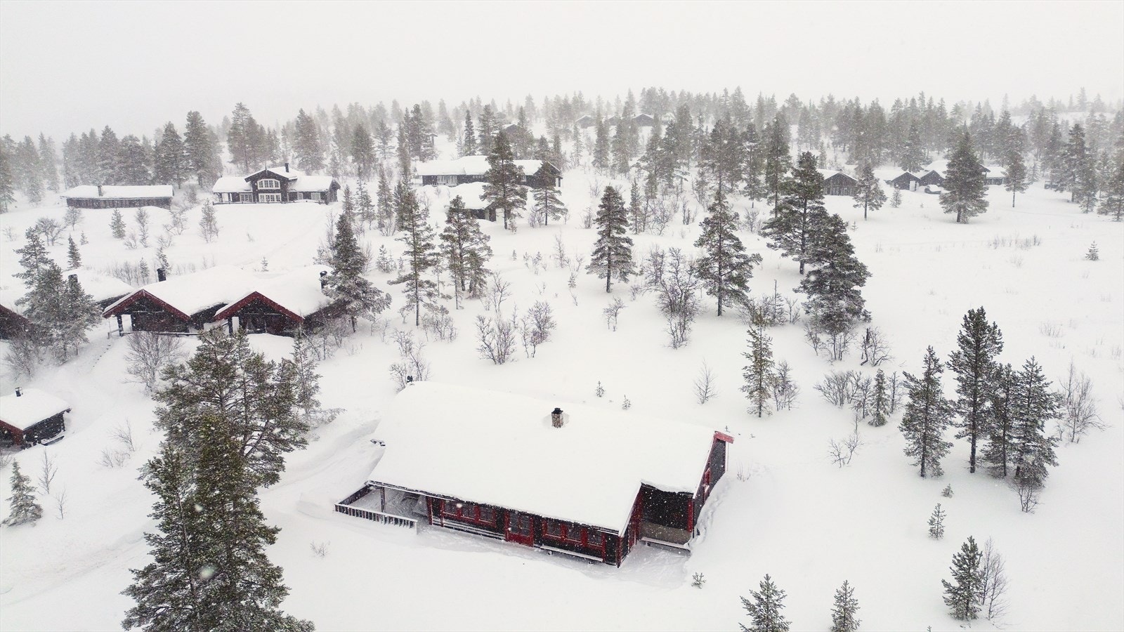 Fritidsboligen ligger i et veletablert og rolig hyttefelt. Galleribilde