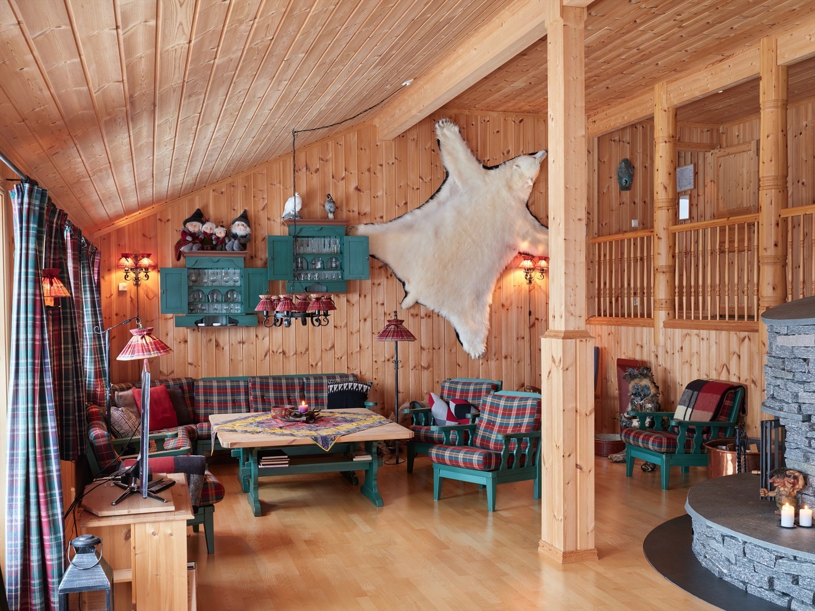 Koselig stue med god plass til sofagruppe og tv-bord. Galleribilde