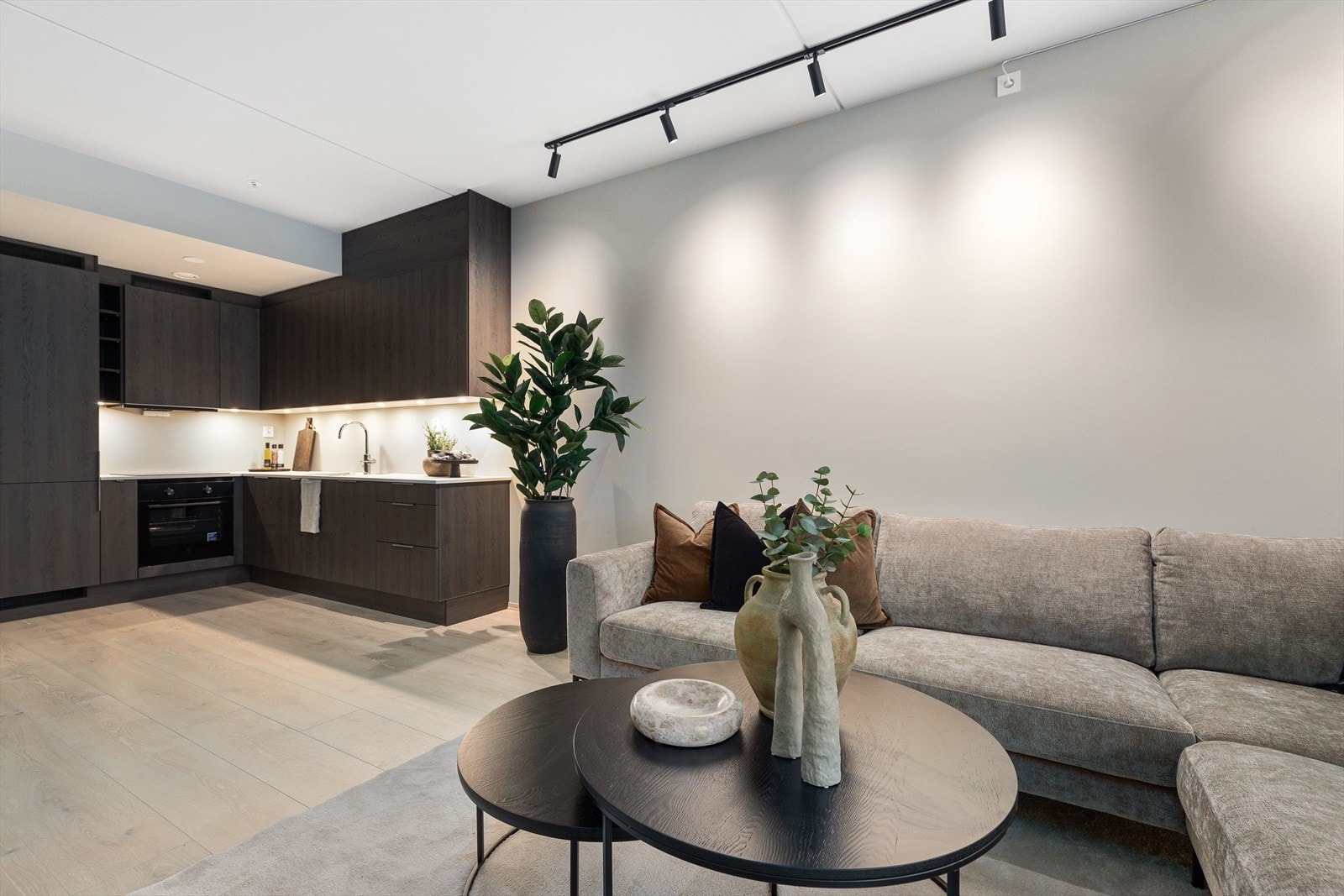 Stue/kjøkken danner et all-room på hele 41 kvm. Galleribilde