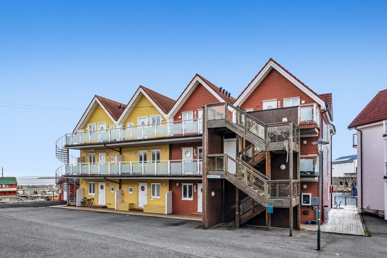 Fasade til inngangsparti. Galleribilde